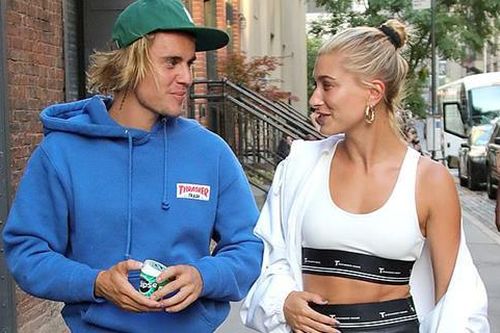 Vợ Justin Bieber thường mặc đẹp lấn át chồng
