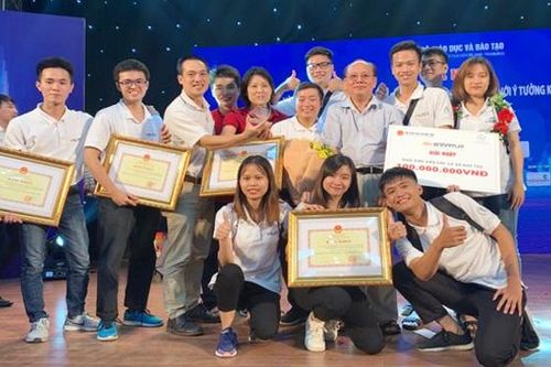 Nhóm sinh viên 'ẵm' giải Nhất SV - STARTUP 2019 làm việc 'quên' thời gian