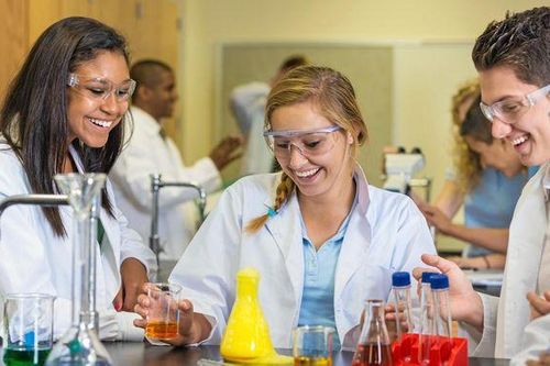 Australia: Hầu hết sinh viên tốt nghiệp đại học có việc làm, lương cao