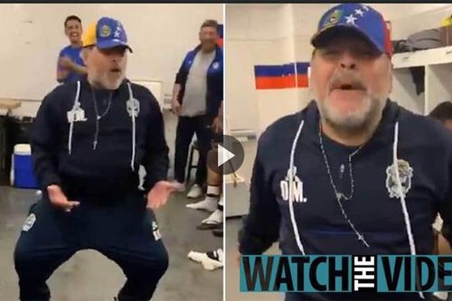 Huyền thoại Maradona gây sốt với điệu nhảy hài hước trong phòng thay đồ