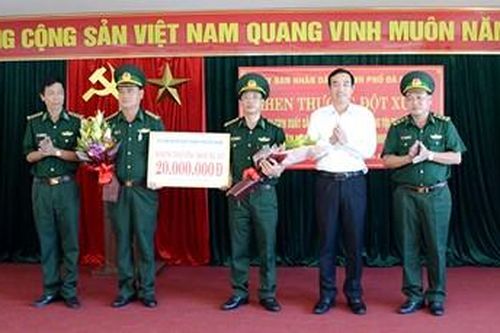 Khen thưởng đột xuất thành tích đấu tranh phòng, chống ma túy của Bộ đội Biên phòng