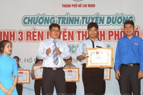 Tuyên dương 37 học sinh điển hình 3 rèn luyện