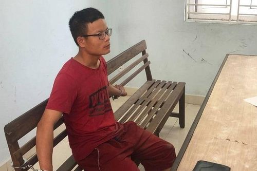 Hô hoán cứu người, 1 phụ nữ bị đâm gục trước quán cắt tóc ở Đà Nẵng