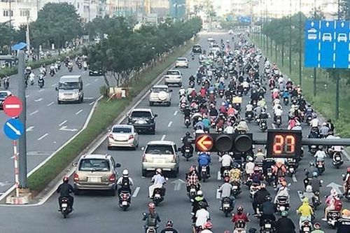 Tăng mạnh kịch trần phí đăng ký xe con ở Tp HCM