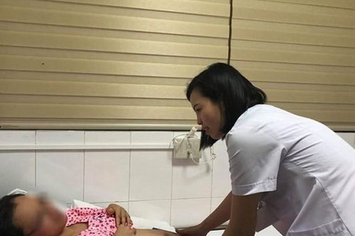 Lần đầu tiên Việt Nam mổ trong túi ối cứu thai nhi bị Hội chứng truyền máu song thai