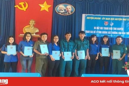 Thêm đội hình thanh niên tình nguyện ở Phú Tân tham gia đảm bảo an toàn giao thông