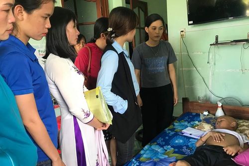 Ủng hộ gần 70 triệu đồng cho học sinh bị ung thư máu