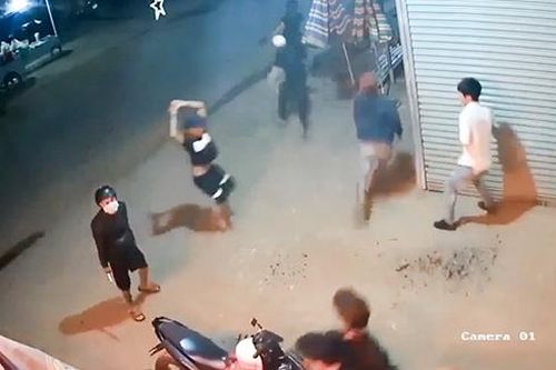 Hành hung, cướp tài sản của du khách