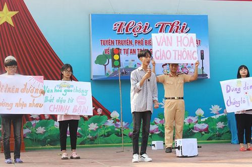Tuyên truyền về trật tự ATGT cho hơn 1.000 học sinh và giáo viên huyện Thanh Ba