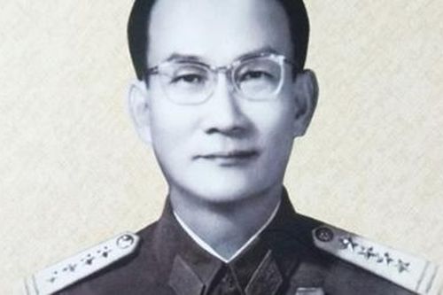 Chuyện về bác sĩ chế thuốc bổ Filatov