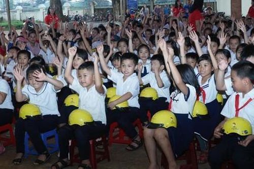 Dự án Mũ bảo hiểm cho trẻ em: Học sinh 20 trường hào hứng tham gia