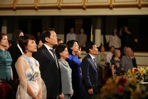 Nhà hát Nhạc vũ kịch Việt Nam đón nhận Huân chương Lao động hạng Nhì