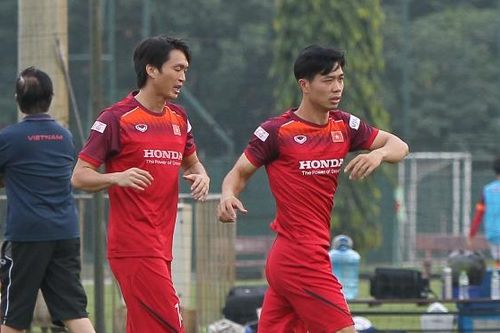 Công Phượng kè kè Tuấn Anh như hình với bóng