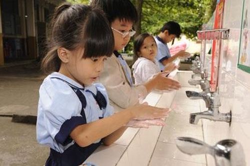 Các trường cần tăng cường ngăn chặn dịch bệnh cho học sinh