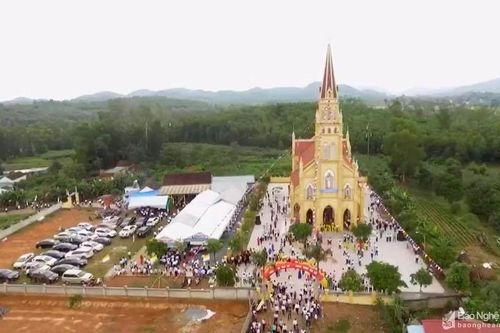 Giám mục Giáo phận Vinh dự khánh thành nhà thờ giáo họ Trang Bồn