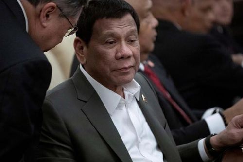 Tổng thống Duterte chia sẻ lý do khiến ông bị sụp mí mắt