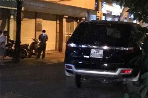 Hà Nội: Xế hộp mất lái tông một loạt người đi đường khiến bà bầu và 2 người khác nhập viện cấp cứu