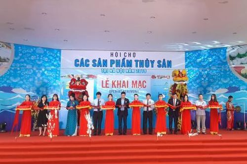 Khai mạc hội chợ sản phẩm thủy sản tại Hà Nội
