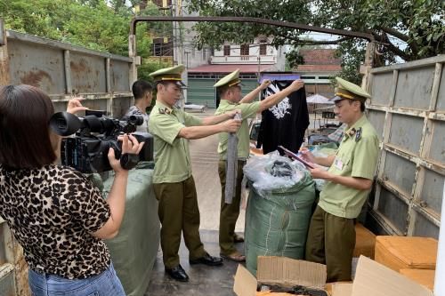 Tạm giữ lô hàng không rõ nguồn gốc