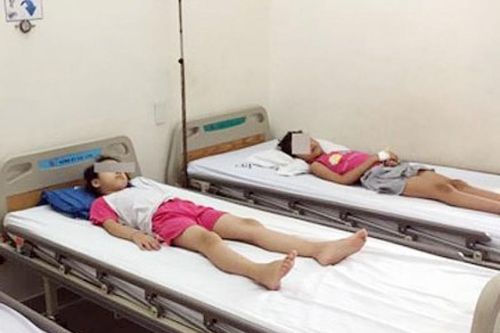 TPHCM: Nhiều học sinh nhập viện nghi ngộ độc thực phẩm sau bữa ăn xế