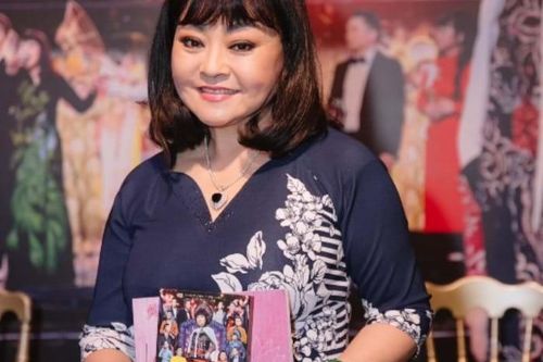 Danh ca Hương Lan ra mắt DVD 'Một đời sân khấu' và thực hiện hồi ký trên youtube