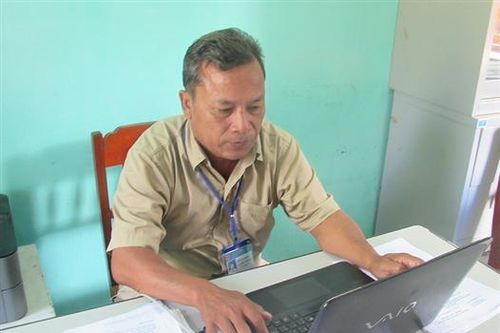 Người cán bộ xã đam mê trồng rừng