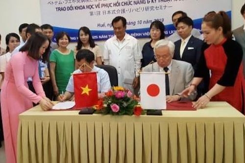 Y tế - Sức khỏe Tin tức y tế Ký kết ghi nhớ hợp tác chăm sóc người cao tuổi theo tiêu chuẩn Kaigo -Nhật Bản