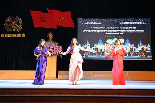 Giao lưu văn hóa nghệ thuật Việt Nam – Liên bang Nga
