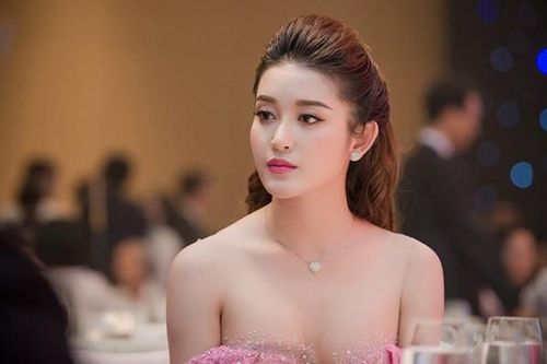 Á hậu Huyền My chia sẻ tình trạng mất ngủ kéo dài