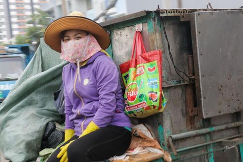 Bao giờ TP.HCM 'khai tử' xe thu gom rác tự chế?