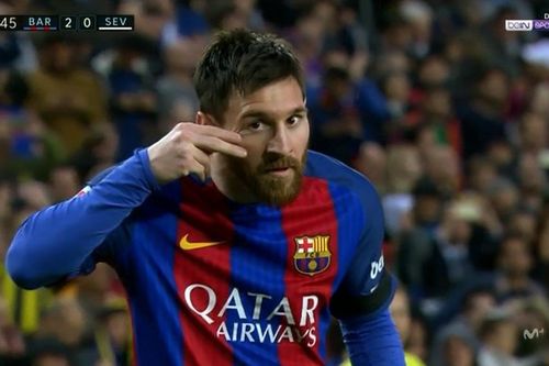 Đâu là màn ăn mừng đẹp nhất của Lionel Messi trong mùa giải năm ngoái?