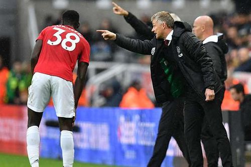 Solskjaer nói với cầu thủ MU: 'Các anh đang muốn tôi bị sa thải à?'