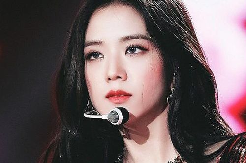 BLINK nổi giận với bằng chứng cho thấy Jisoo Blackpink đang bị đối xử bất công
