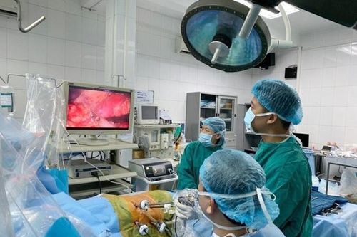 Mẹ hiến thận cứu con trai