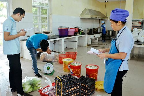 Chính sách cho nhân viên văn phòng, cấp dưỡng, y tế trường học