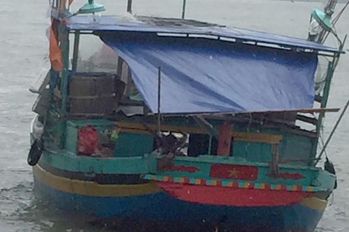Một ngư dân bị rơi xuống biển mất tích