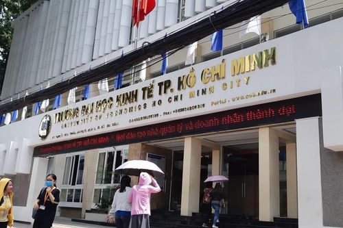 Trưởng bộ môn xin nghỉ việc để phản đối đồng nghiệp có nhiều sai phạm