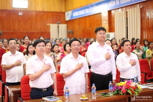 Học sinh Nghệ An hào hứng tham gia vẽ tranh về 'Ngày quốc tế trẻ em gái'