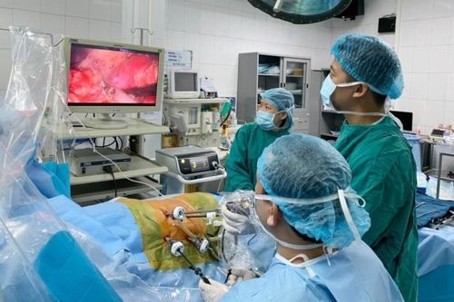 Bệnh nhi suy thận có cân nặng thấp nhất Việt Nam được cứu sống