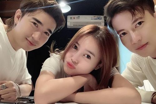 Mặc kệ tin đồn yêu nhau, Ninh Dương Lan Ngọc thoải mái chụp ảnh cùng Chi Dân và S.T Sơn Thạch