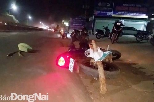Xe máy va chạm xe ô tô, một người tử vong