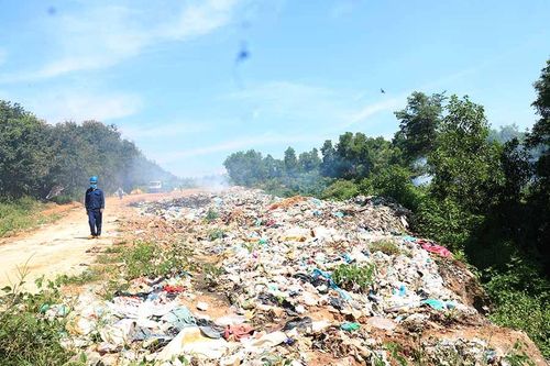 Bãi rác lộ thiên gây ô nhiễm môi trường