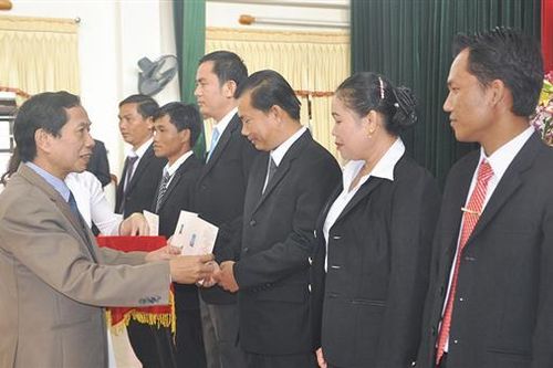 Mở lối đi trong đào tạo trung cấp lí luận chính trị - hành chính cho cán bộ Lào. Bài 1: Lặng thầm vun đắp tình hữu nghị