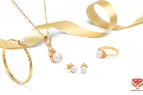 Nhiều thương hiệu lớn tham dự Hội chợ Quốc tế trang sức và đồng hồ tại Hà Nội