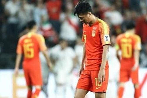 Bóng đá nam Trung Quốc: Hổ lang trước mặt, búa rìu sau lưng