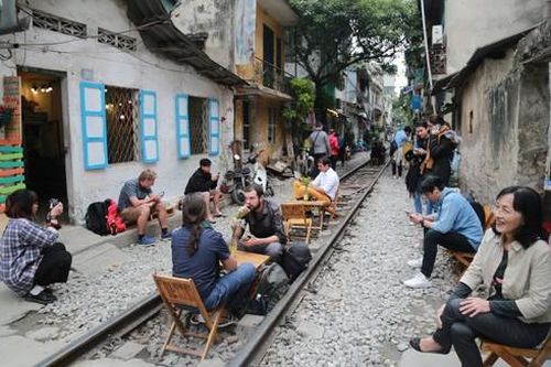 Cà phê đường tàu: Hà Nội đâu cần một 'đặc sản' tiêu cực