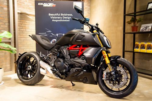 Có 800 triệu, chọn Ducati Diavel 1260 hay Harley FXDR 114?