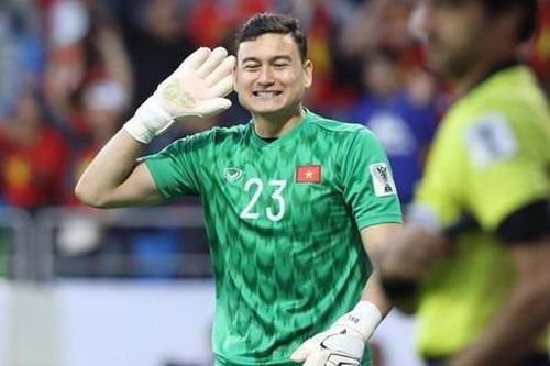 Ảnh chế 'Văn Lâm muốn rảnh để uống tà tưa' trước trận gặp Malaysia