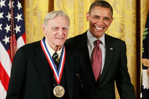 Nhà khoa học 97 tuổi đoạt giải Nobel muốn thay đổi thế giới lần nữa