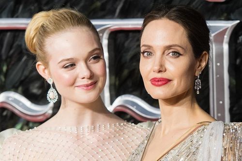 Angelina Jolie đọ sắc với 'công chúa Hollywood' Elle Fanning